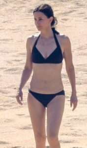 Lisa Kudrow Bikini